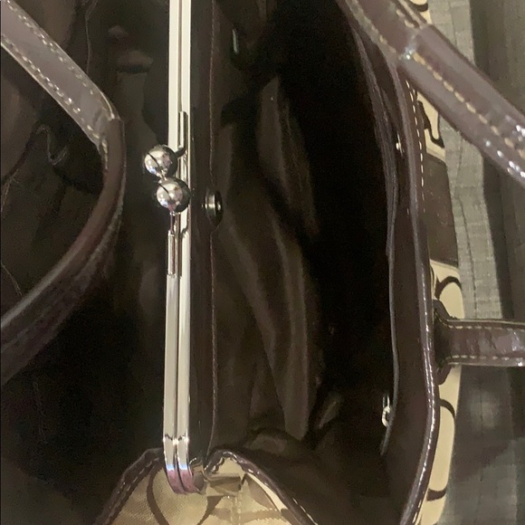 Coach - Picture 3 of 4